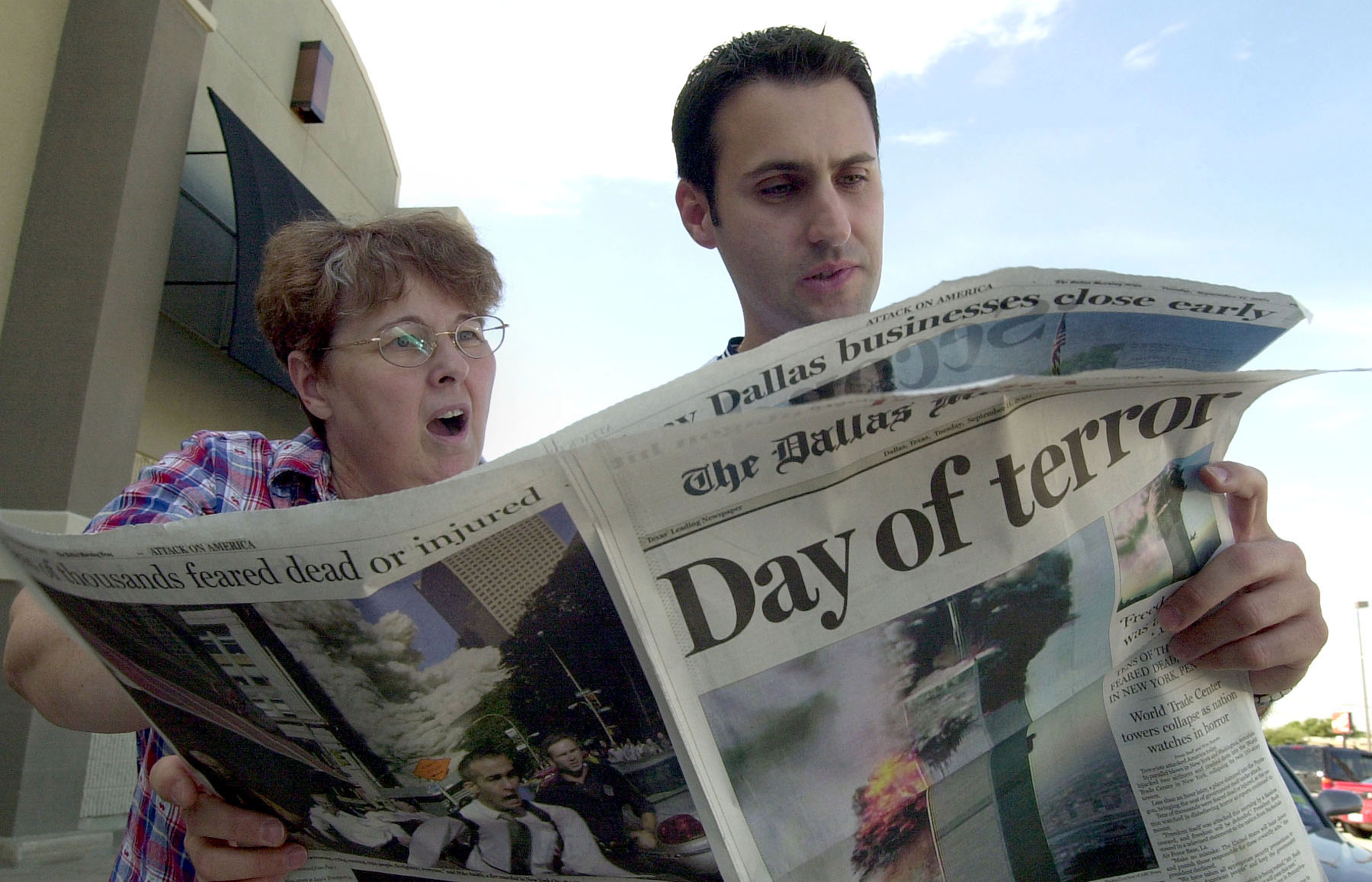 Jeanie Quest and Phillip Jabour read a special edition of the Dallas Morning News in Dallas, Texas September 11, 2001. (Photo: UPI Photo Service/Ian Halperin/Newscom)