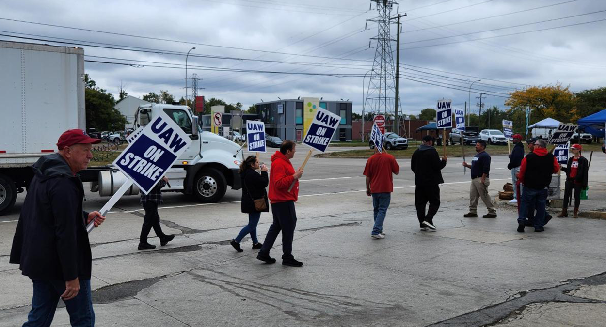 What We Saw at UAW Picket Line Outside Ford's Detroit Plant