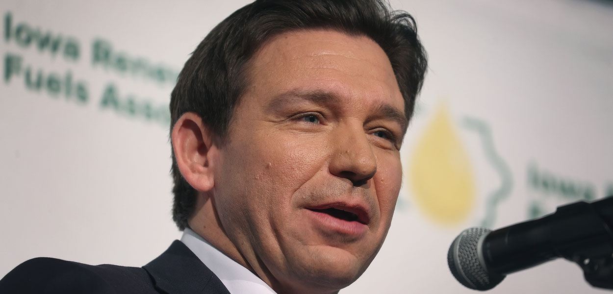 Security Guard Tackles Protester at DeSantis Event in Iowa