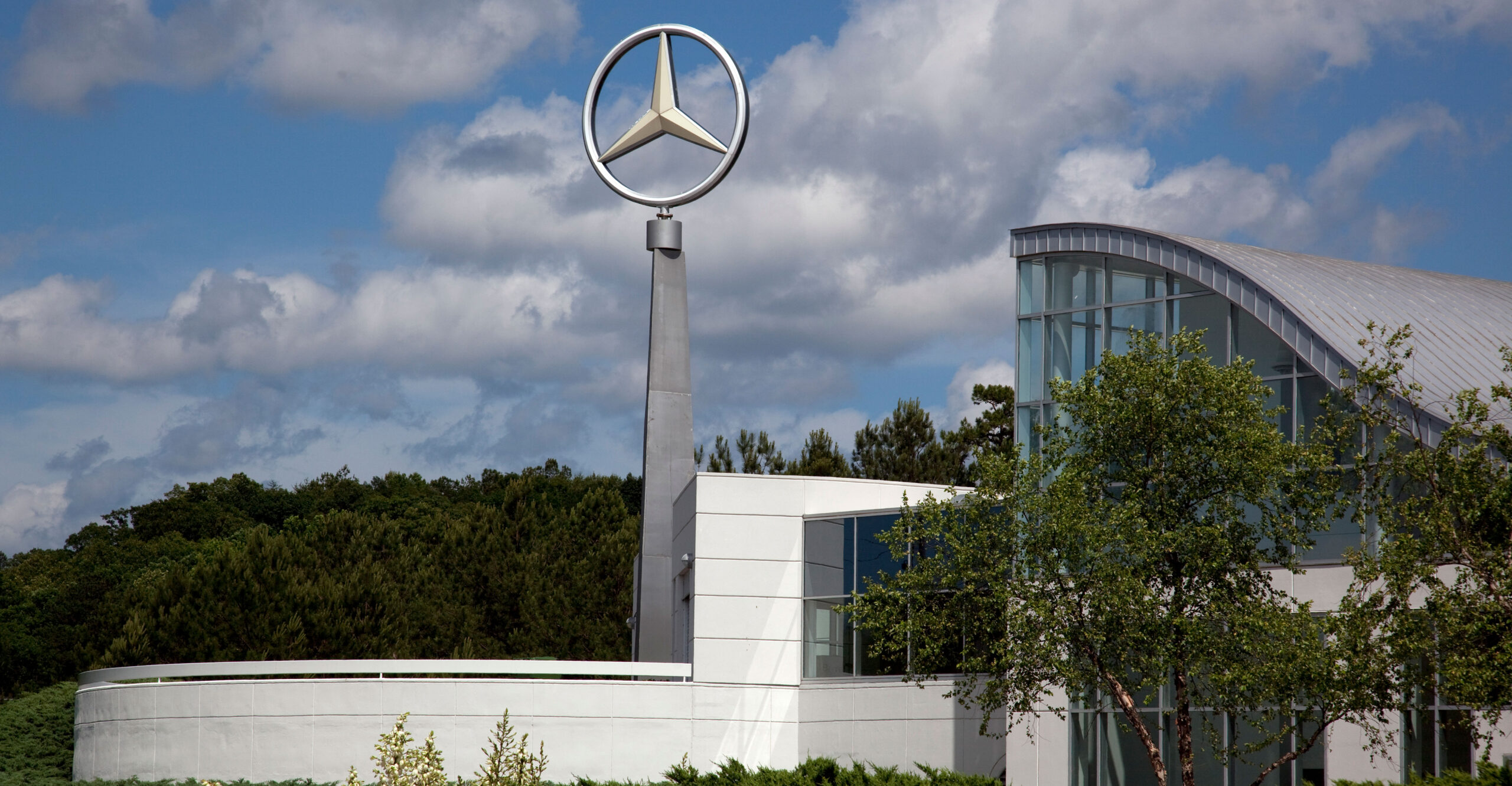 Mercedes-Benz Workers in Alabama Facing Unionization Pressure