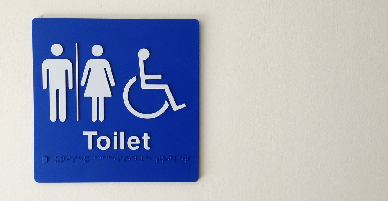 Знак кон. Знак «туалет». Дорожный знак туалет. Toilet Shutterstock. Знак туалета в аэропорту Хельсинки.